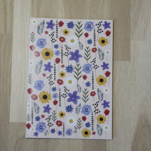 Carnet fleuri avec pages pointillés